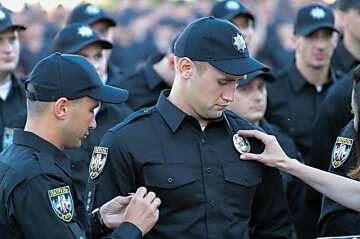 Полицейские разгневали украинцев: «только форма новая, веры им нет»