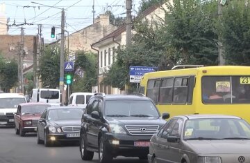 Обмеження руху транспорту в Чернівцях