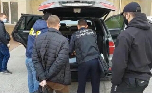 "Пытали и затолкали в багажник": опасная банда орудует на одесской трассе, кадры