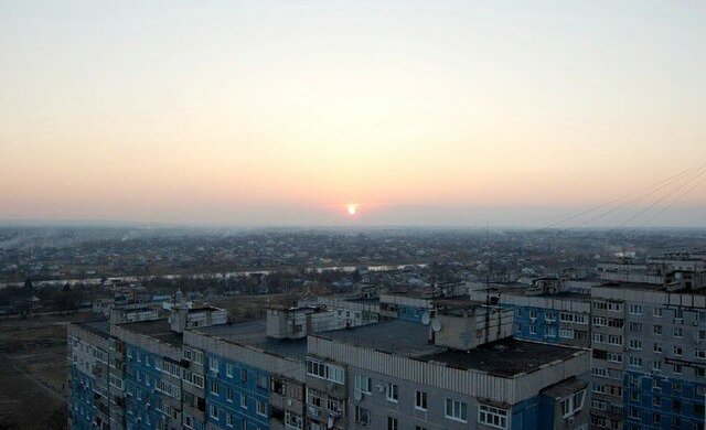 Дніпряни в паніці через потужні вибухи: "аж стіни в квартирі тремтять"