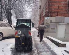 Потужний снігопад накрив Дніпро та область, кадри: мешканцям зробили попередження