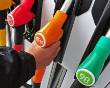 Цены на бензин рекордно рухнули: «Такого не было три года»