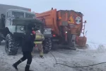 Україна потопає в снігу, кілометри доріг паралізовані: де ситуація найгірша
