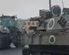 "Тракторна бригада працює!": українські фермери поцупили дуже рідкісну техніку російських солдатів, відео