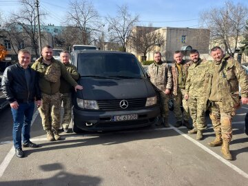 Андрій Андрєєв та команда київських волонтерів придбали для ЗСУ ще один автомобіль
