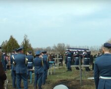 Сотни людей пришли проститься: под Харьковом похоронили 24-летнего бойца ВСУ, видео