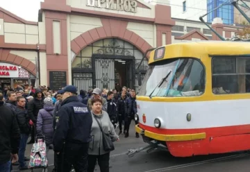 Одесских полицейских жестко избили возле Привоза, вопиющие детали: "хотели припарковаться"