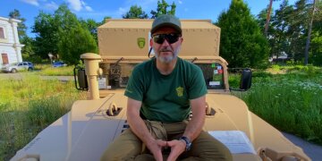 Геннадий Друзенко рассказал, что ПДМШ подарили скорые Humvee