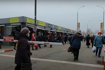 У Харкові зі зброєю напали на продавців Центрального ринку: деталі НП