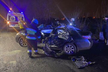 Масштабна аварія сталася під Дніпром, кадри: "П'ять чоловік..."