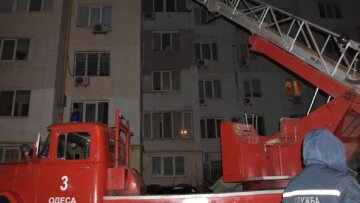 Пожар в высотке Одессы, спасатели провели срочную эвакуацию: что известно
