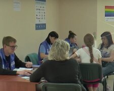 Безкоштовні продукти для ВПО та пенсіонерів у Харкові
