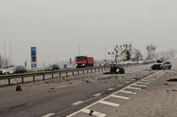 Кадры фатального ДТП на трассе Киев-Чоп: ребенок не выжил, родители в тяжелом состоянии