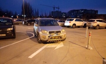 "Найнахабніші": як паркуються автохами в Одесі, обурливі кадри