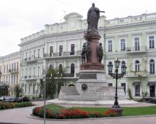 Петиция по замене памятника Екатерине II в Одессе набрала нужное количество подписей: на ее месте может оказаться американский актер
