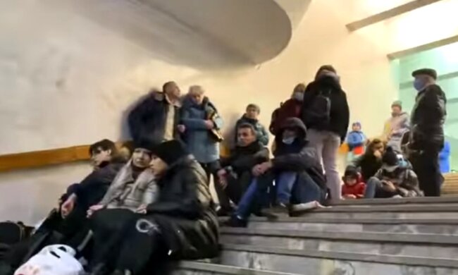 Неразорвавшиеся ракеты в  Харькове, появились фото: "Рядом с жилыми домами..."