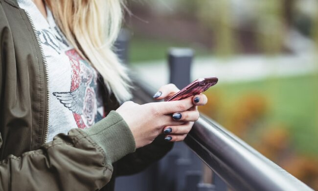 Тарифы на мобильную связь резко изменятся: абонентов всех операторов призвали готовиться