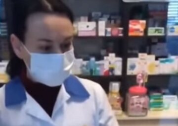 "Можуть оштрафувати": українцю відмовилися продавати маску в аптеці, кадри інциденту