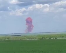 Взрыв на Харьковщине, в небе заметили столб красного дыма: выяснилось, надо ли паниковать