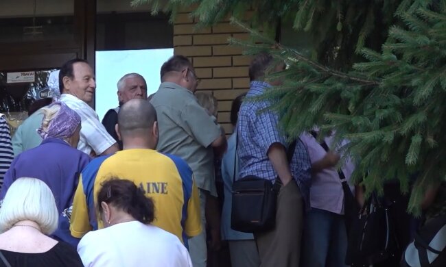 Гуманітарна допомога у Харкові для пенсіонерів