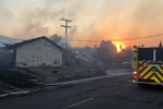 В крупном городе вспыхнул пожар, пламя сжигает все на своем пути, людей срочно эвакуируют: что происходит
