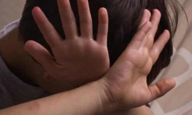 Школяр по-звірячому розправився з однолітком: «добивав ногами по голові, всі мовчки дивилися», відео
