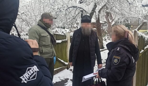 СБУ знайшли шеврони бойовиків та роспропаганду в УПЦ МП на заході України, фото: