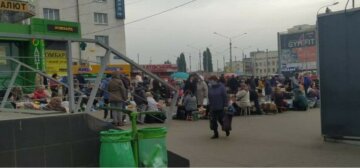 "Производятся именно для солдат!": в Харькове продают продукты, которые отобрали военных, фото