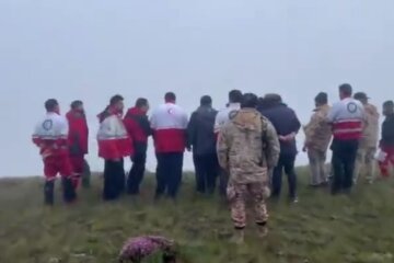 Кадры с места катастрофы вертолета президента Ирана