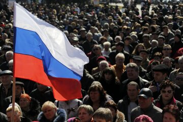 флаг рф россия митинг протест россияне