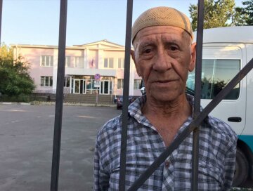 Окупанти в Криму цілий день мучили пенсіонера з хворобою Паркінсона (фото)