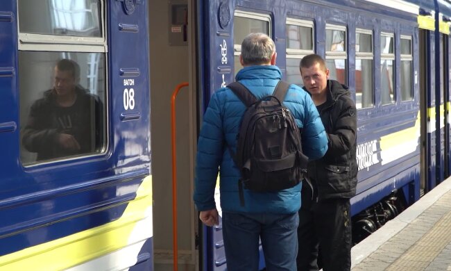 Новий графік руху поїздів з Дніпра