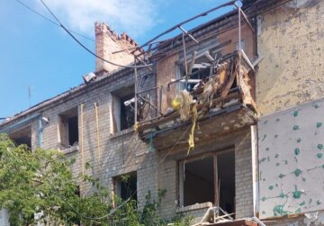 житлові будинки після атаки росіян