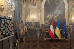 Маленький шеврон — велика історія України: проєкт «Вишитий шеврон-оберіг» представили понад 130 дипломатам у Відні
