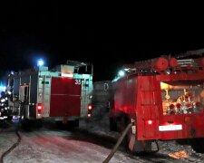 Вибух пролунав у будинку під Києвом, злетілися пожежники: фото з місця НП