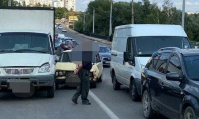 Масштабная авария с микроавтобусом в Харькове: кадры и первые детали с места ДТП