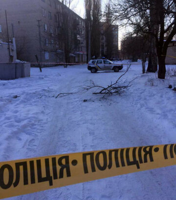 Смертоносная находка в Авдеевке: полиция оцепила центр города (фото)