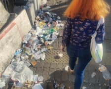 У центрі Києва утворилося "звалище", кадри свавілля: "сміття ніхто не прибирає"