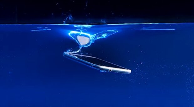 Як просушити телефон, якщо він упав у воду чи намок: інструкція від ...