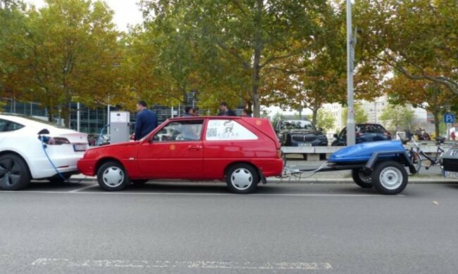 На море за 29 грн: дніпряни переробили стару "Таврію" в електрокар, фото