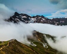 Захватывающие снимки самой красивой высокогорной дороги Европы (фото)