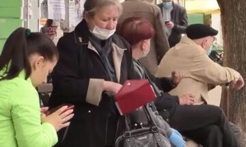 остановка, люди в масках, украинцы на улице