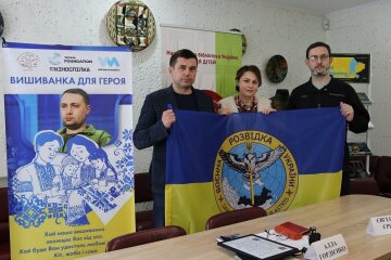 Дитячі молитви у кожному стібку: у Києві почали вишивати оберіг для Кирила Буданова