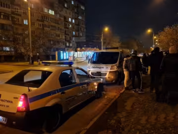 Помітили чоловіка у військовій формі: вогонь відкрили в Дніпрі, є постраждалі