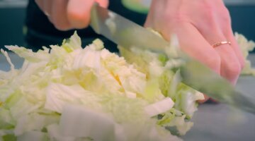 Легкий салат с пекинской капустой | Рецепт | Идеи для блюд, Еда, Национальная еда