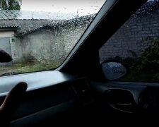 Влага в салоне: скрин с видео