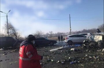 Под Киевом лобовое столкновение превратило авто в металлолом, без жертв не обошлось: кадры и детали ДТП