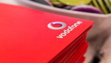 Нове розчарування від Vodafone: гроші з рахунку знімає автоматом, оператор “не при справах”
