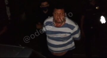 Пьяный "полковник" катался по пляжу в Одессе: "угрожал ксивой и кричал", появилось видео