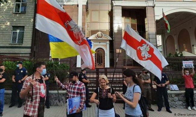 Українцям чітко пояснили, чому вони живуть краще за білорусів: "Це наслідок більшої..."
